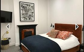 Stylish Home In Streatham.